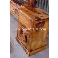 Lotus Solid Pillar Bed - Image 5